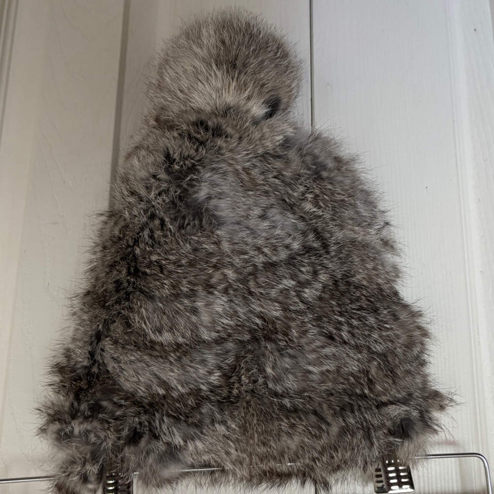New w/ tags Barney’s New York gray rabbit fur hat with Pom-pom.  One size.